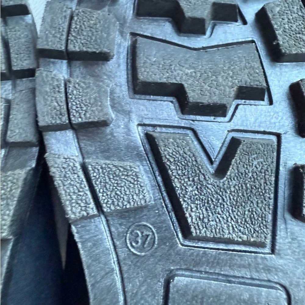 Black Women's Flats by - Picture 4 of 6